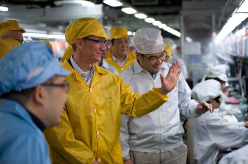 Tim-cook-at-foxconn